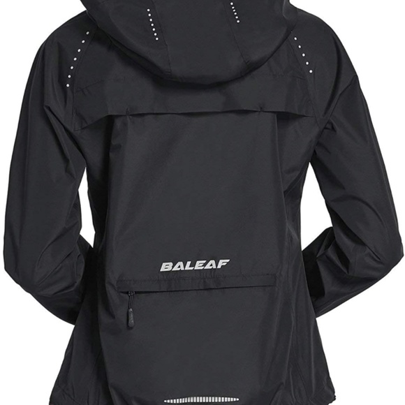 Womens jacket perfect for biking, hiking or everyday wear - Picture 2 of 4